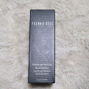 Matte Perfection Foundation — Black